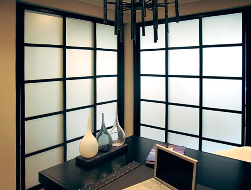 Угловая перегородка в японском стиле с матовым стеклом Бийск