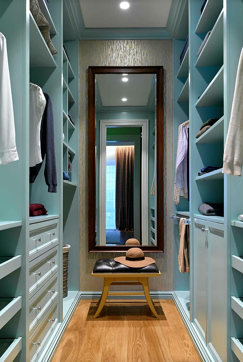 Параллельная гардеробная комната с большим зеркалом Бийск
