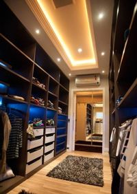 Большая открытая гардеробная комната с комбинированным наполнением Бийск