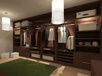Классическая гардеробная комната из массива с подсветкой Бийск