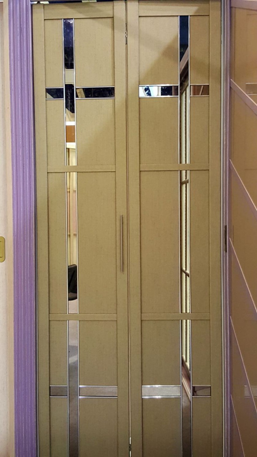 Двери гармошка шпонированные с зеркальным декором Бийск