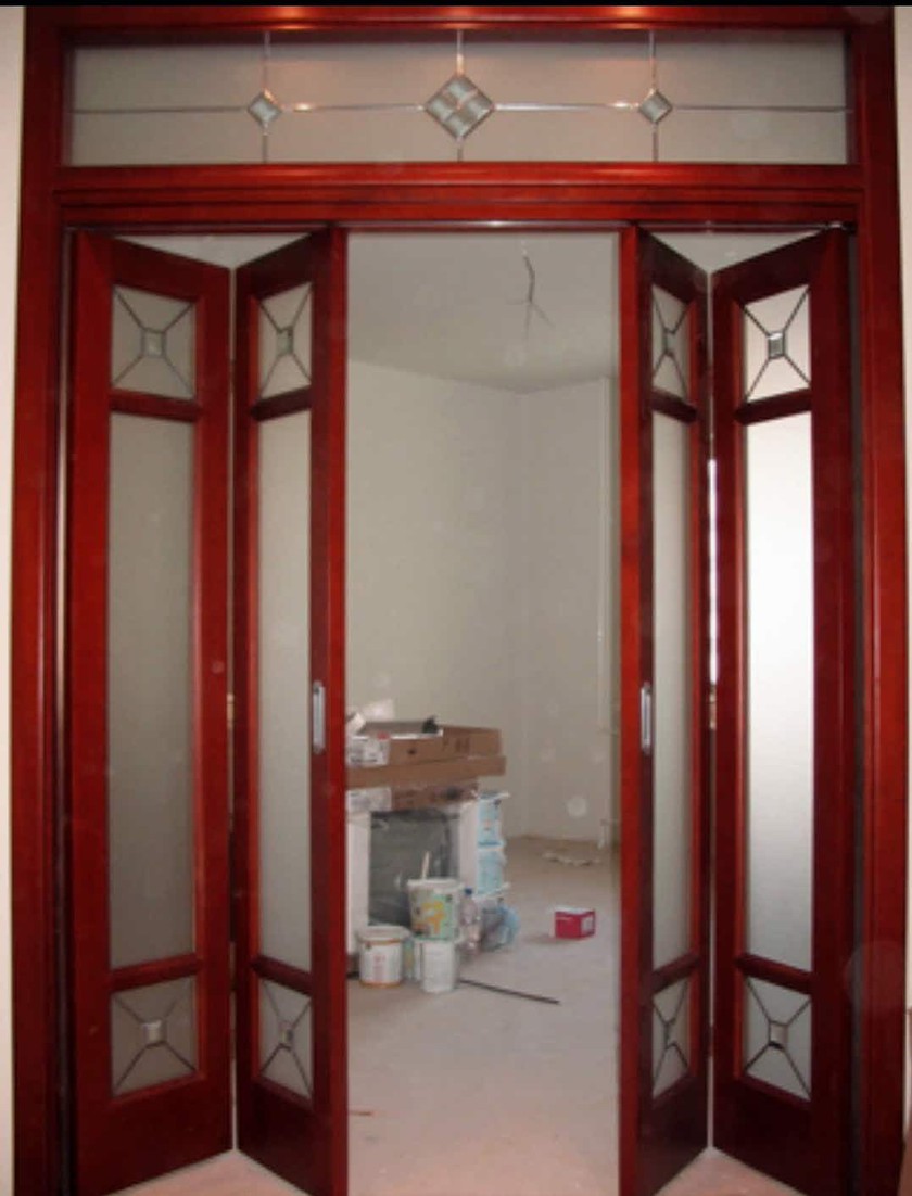 Дверь гармошка с декоративными стеклянными вставками Бийск
